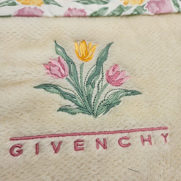 Givenchy Blanket - Picture 11 of 16
